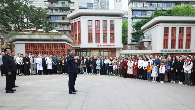 习近平在重庆考察时强调进一步深化改革开放不断谱写中国式现代化重庆篇章蔡奇陪同考察2.jpg