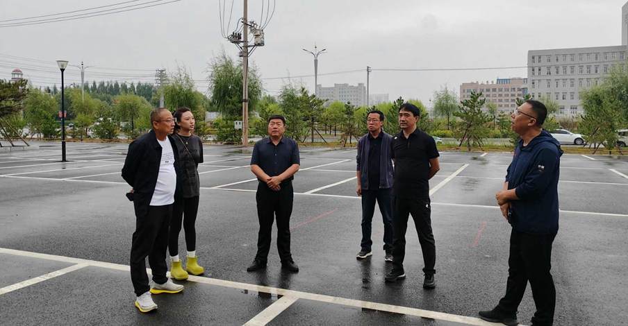 旗人民政府副旗长张永全带队调研商贸服务业发展情况.jpg