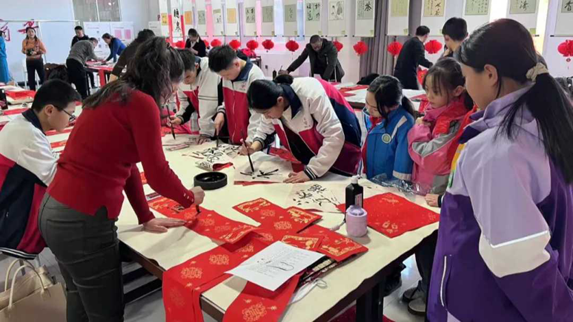 “书春福至 卷意锦绣”图书馆2025年写春联、送祝福活动圆满收官.png