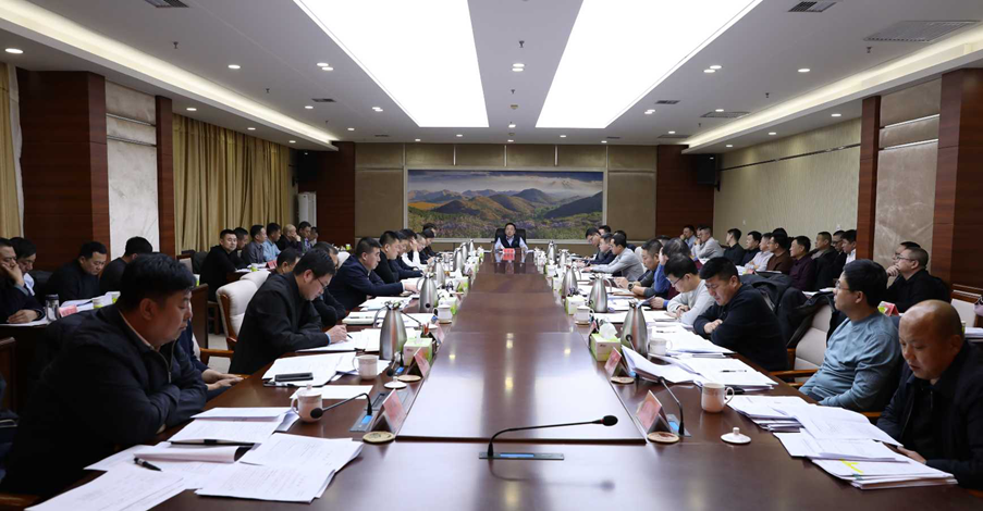 通辽市委常委、奈曼旗旗委书记玄东升主持召开奈曼旗第十三届党委第117次常委会(扩大)会议1.png