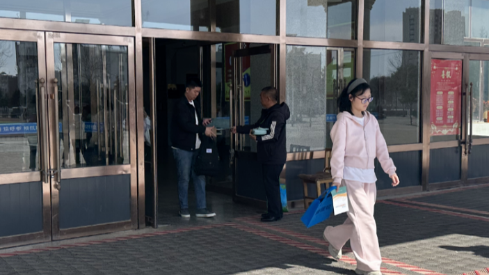 旗就业服务中心开展就业创业政策宣传活动.png