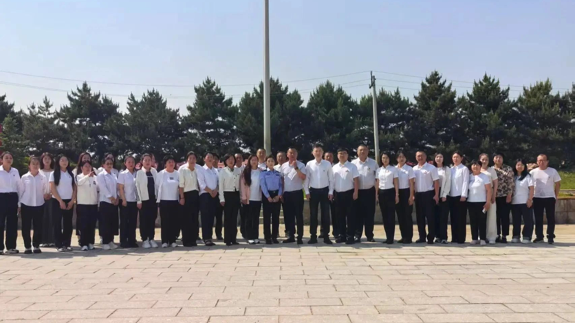 老哈河社区联合共驻共建单位开展“共驻共建、诗教同行”活动.png